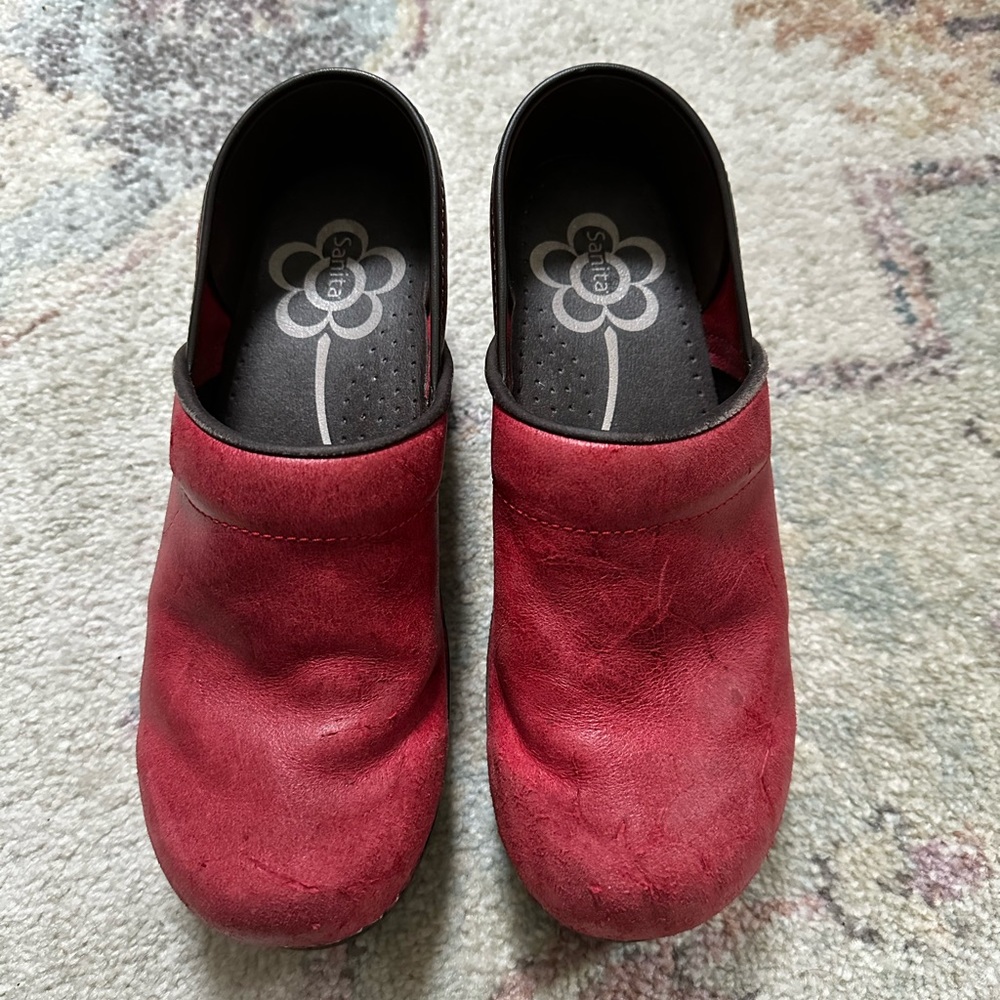 Sanita Clogs - Size 39 ❤️